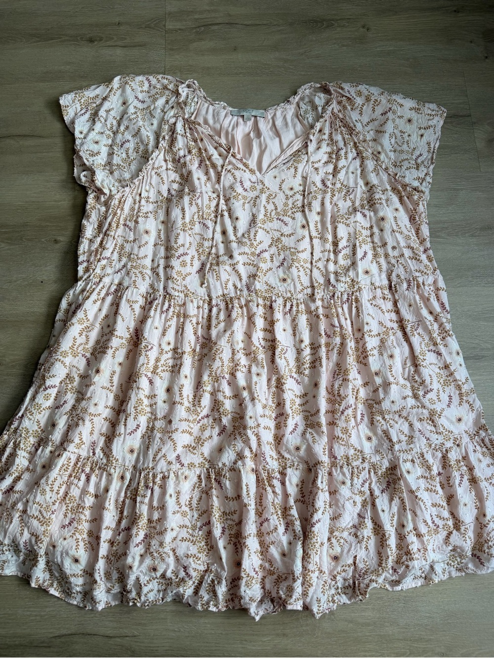 Loft plus peach floral dress with tiers and tie at neck